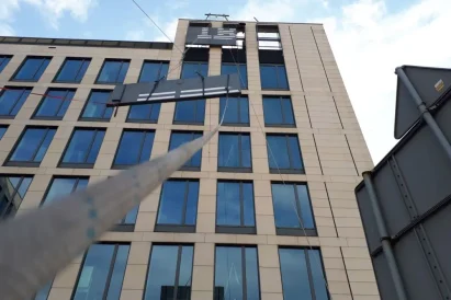 Transport linowy i montaż kasetonu świetlnego