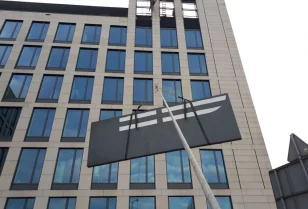 Transport linowy i montaż kasetonu świetlnego