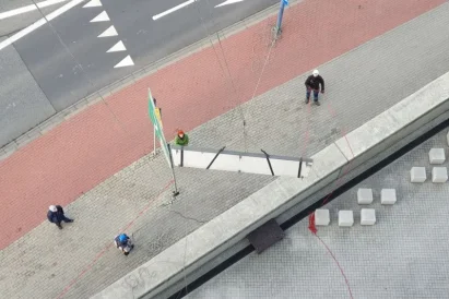 Transport linowy i montaż kasetonu świetlnego