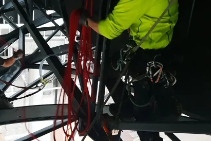 Prace na wysokości Katowice | Montaż konstrukcji stalowych | TROLL Techniki Alpinistyczne