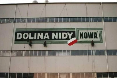 Malowanie loga na elewacji budynku przy wykorzystaniu technik alpinistycznych. Powierzchnia największej z reklam wynosi 115 m2.