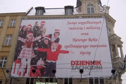 Montaż wielkoformatowej reklamy napinanej - Katowice