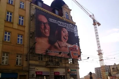 Montaż wielkoformatowej reklamy napinanej - Katowice