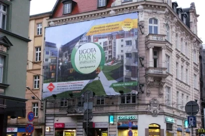 Montaż wielkoformatowej reklamy napinanej - Katowice