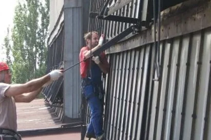 Zabezpieczenie elewacji z użyciem technik alpinistycznych | TROLL Katowice