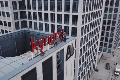 prace na wysokości, logotyp świetlny - Katowice