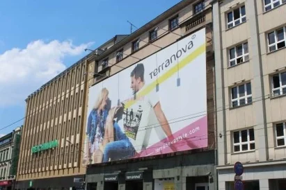 Montaż wielkoformatowej reklamy napinanej - Katowice