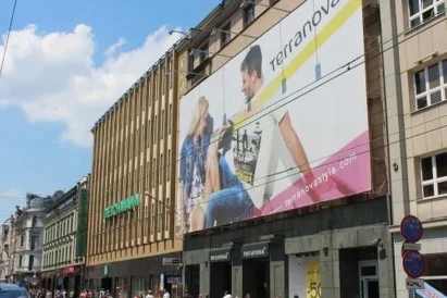 Montaż wielkoformatowej reklamy napinanej - Katowice