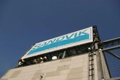 Montaż wielkoformatowej reklamy napinanej z siatki mesh na najwyższym budynku na Śląsku - 125m.