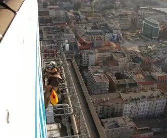 Montaż wielkoformatowej reklamy napinanej z siatki mesh na najwyższym budynku na Śląsku - 125m.