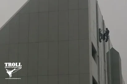 Mycie okien i elewacji na wysokości, usługi alpinistyczne Katowice | TROLL Techniki Alpinistyczne