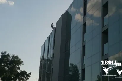 Mycie okien i elewacji na wysokości, usługi alpinistyczne Katowice | TROLL Techniki Alpinistyczne