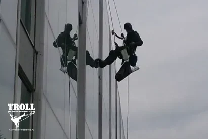Mycie okien i elewacji na wysokości, usługi alpinistyczne Katowice | TROLL Techniki Alpinistyczne