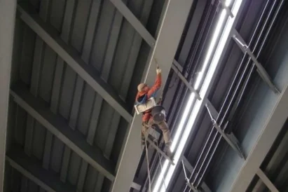 Zabezpieczenia antykorozyjne z użyciem technik alpinistycznych