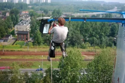 Naprawa instalacji świetlnej baneru reklamowego