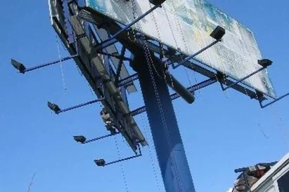 Wyklejanie reklam na pylonach. Tereny Śląska i Zagłębia dla BP Media Szczecin.
