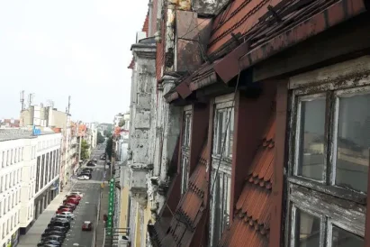 Zabezpieczenie elewacji z użyciem technik alpinistycznych | TROLL Katowice