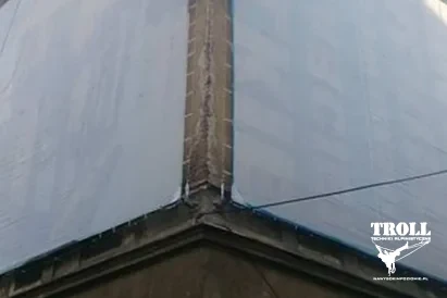 Odpadająca elewacja - zabezpieczenie siatką | TROLL Prace na Wysokości