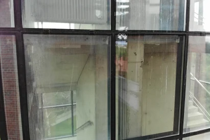 Polerowanie szklanej powierzchni z użyciem substancji na bazie dwutlenku ceru