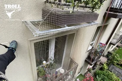 Zakładanie siatek ochronnych przeciw ptakom