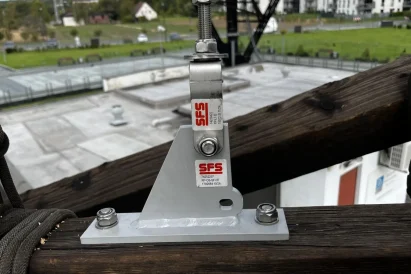 Montaż systemów asekuracyjnych na obiektach zabytkowych | TROLL Prace Alpinistyczne Katowice