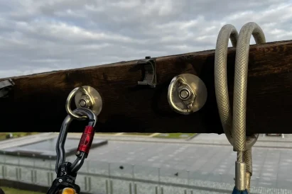 Montaż systemów asekuracyjnych na obiektach zabytkowych | TROLL Prace Alpinistyczne Katowice