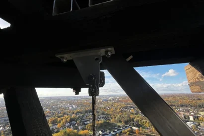 Montaż systemów asekuracyjnych na obiektach zabytkowych | TROLL Prace Alpinistyczne Katowice