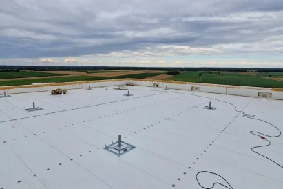 Poziome systemy asekuracyjne - zabezpieczenia przed upadkiem z wysokości