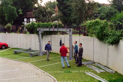 Montaż reklam typu: baner | TROLL specjalistyczne prace wysokościowe