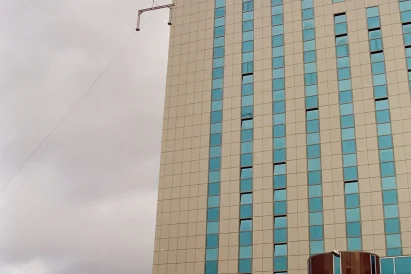 Montaż reklamy na każdej wysokości - TROLL Techniki Alpinistyczne