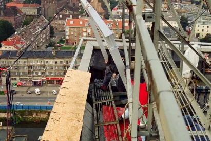 Montaż reklamy na każdej wysokości - TROLL Techniki Alpinistyczne