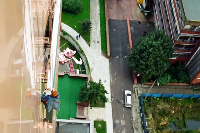 Montaż reklamy na każdej wysokości - TROLL Techniki Alpinistyczne