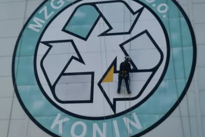 Malowanie logo firmy - TROLL Techniki Alpinistyczne