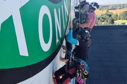 Malowanie logo firmy - TROLL Techniki Alpinistyczne