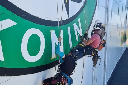 Malowanie logo firmy - TROLL Techniki Alpinistyczne