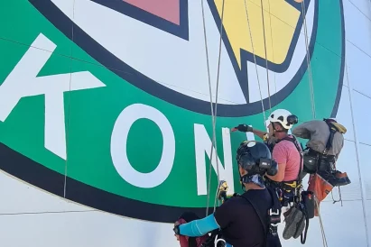 Malowanie logo firmy - TROLL Techniki Alpinistyczne