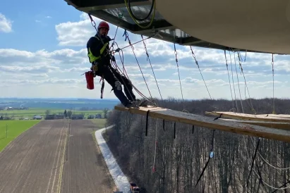Docieplenia trudno dostępnych miejsc z wykorzystaniem technik alpinistycznych
