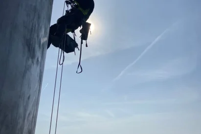 Docieplenia trudno dostępnych miejsc z wykorzystaniem technik alpinistycznych