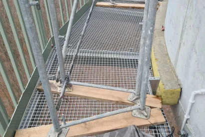 Docieplenia trudno dostępnych miejsc z wykorzystaniem technik alpinistycznych