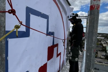 Malowanie logotypów | prace na wysokości | TROLL Techniki Alpinistyczne Katowice